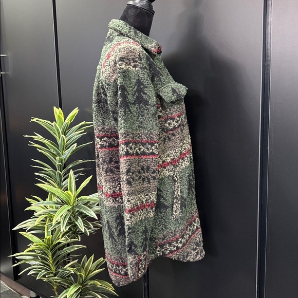 Legendary Whitetails Treasure Fuzzy Fleece Shacket,snap front,chest/hip pockets - Picture 8 of 12